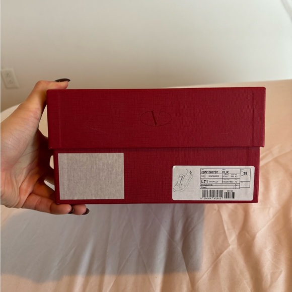 VALENTINO GARAVANI SNEAKERS - Picture 3 of 9